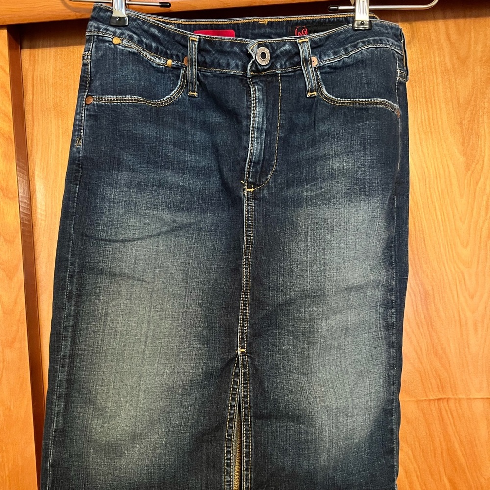 Jean skirt with front slit